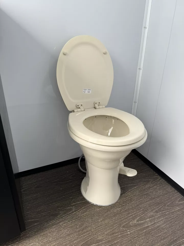 Upscale 2 Station Portable Restroom Trailer 7′ x 14′ - Image 9